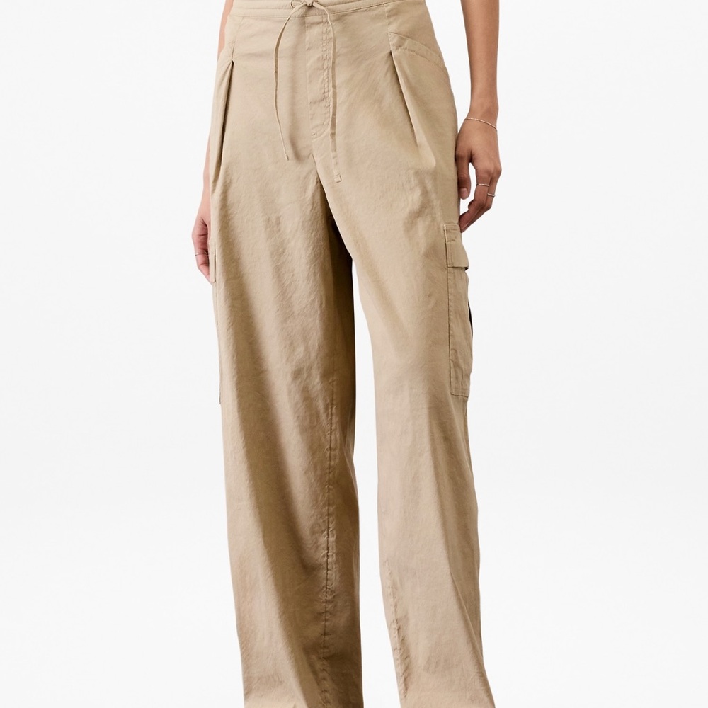 Athleta Women’s Khaki Cargo Pants M NWT